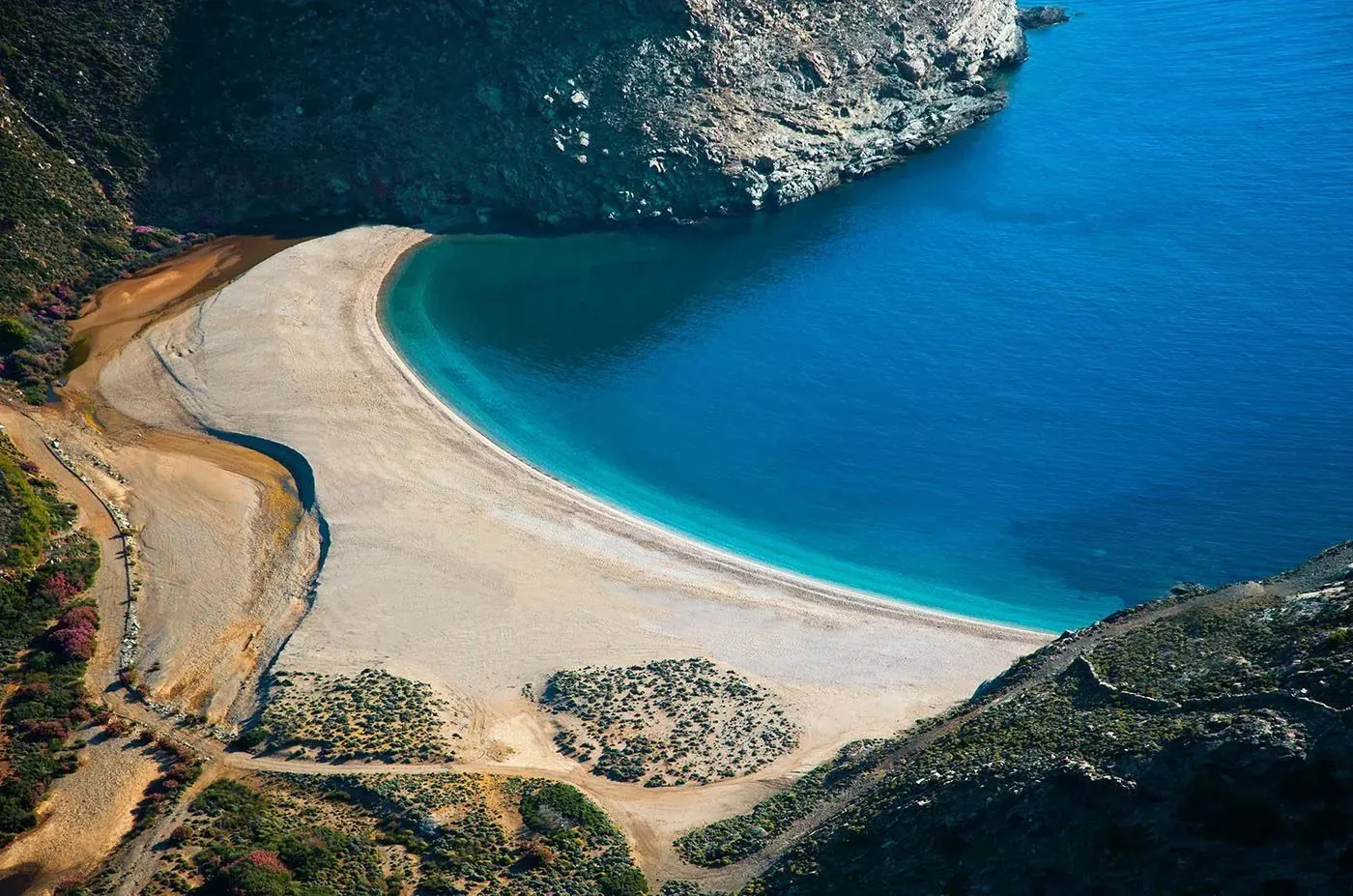 Η παραλία Ζόργκου στην Άνδρο από ψηλά