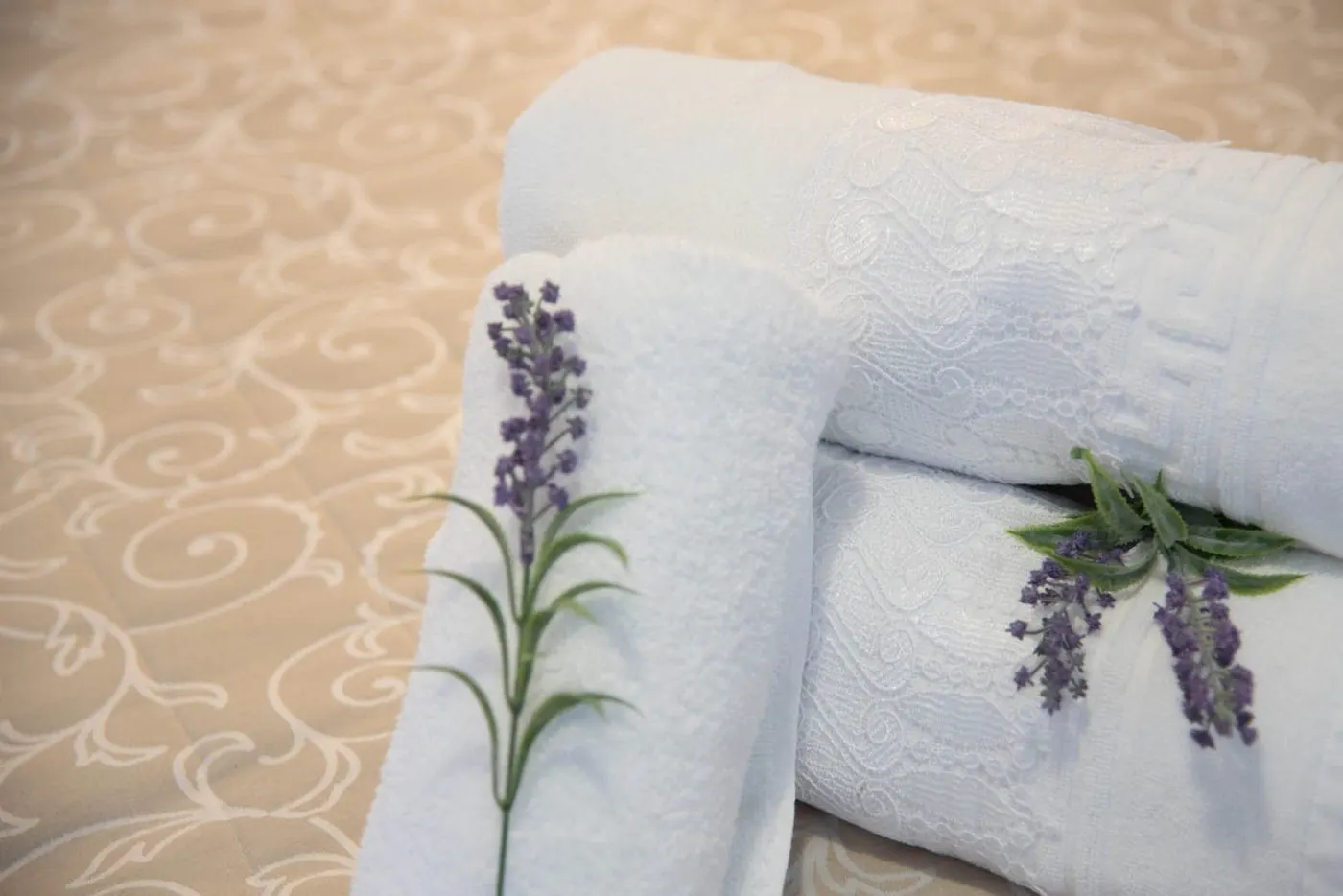 Λεβάντα και πετσέτες καλωσορίσματος στο Eleana Luxury Studios