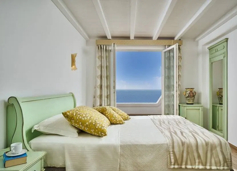 Δωμάτιο με θέα θάλασσα στο Arte & Mare Elia Suites