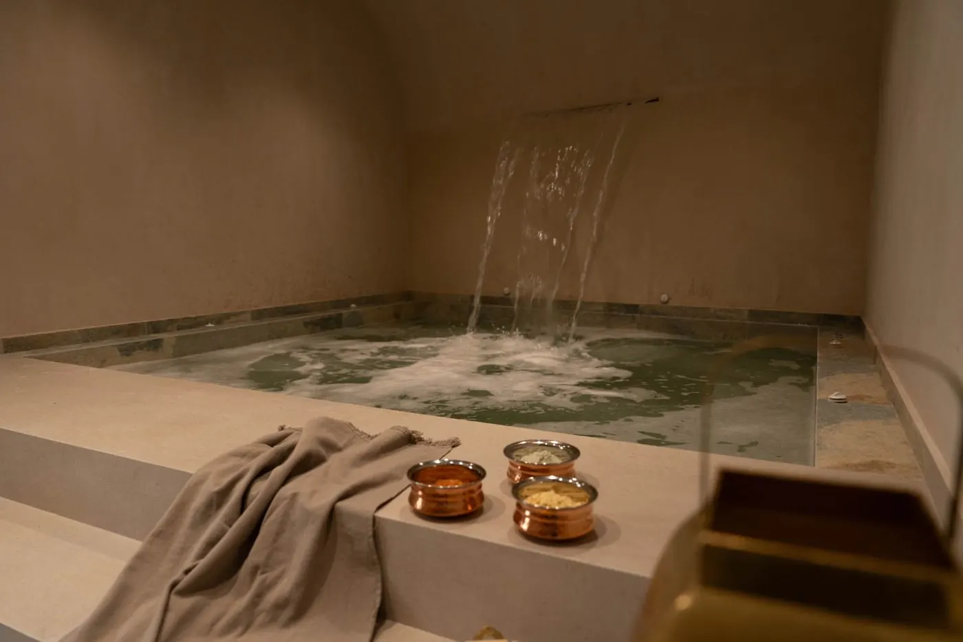 Εσωτερική πισίνα του spa στο Aetheria Boutique Hotel & Spa